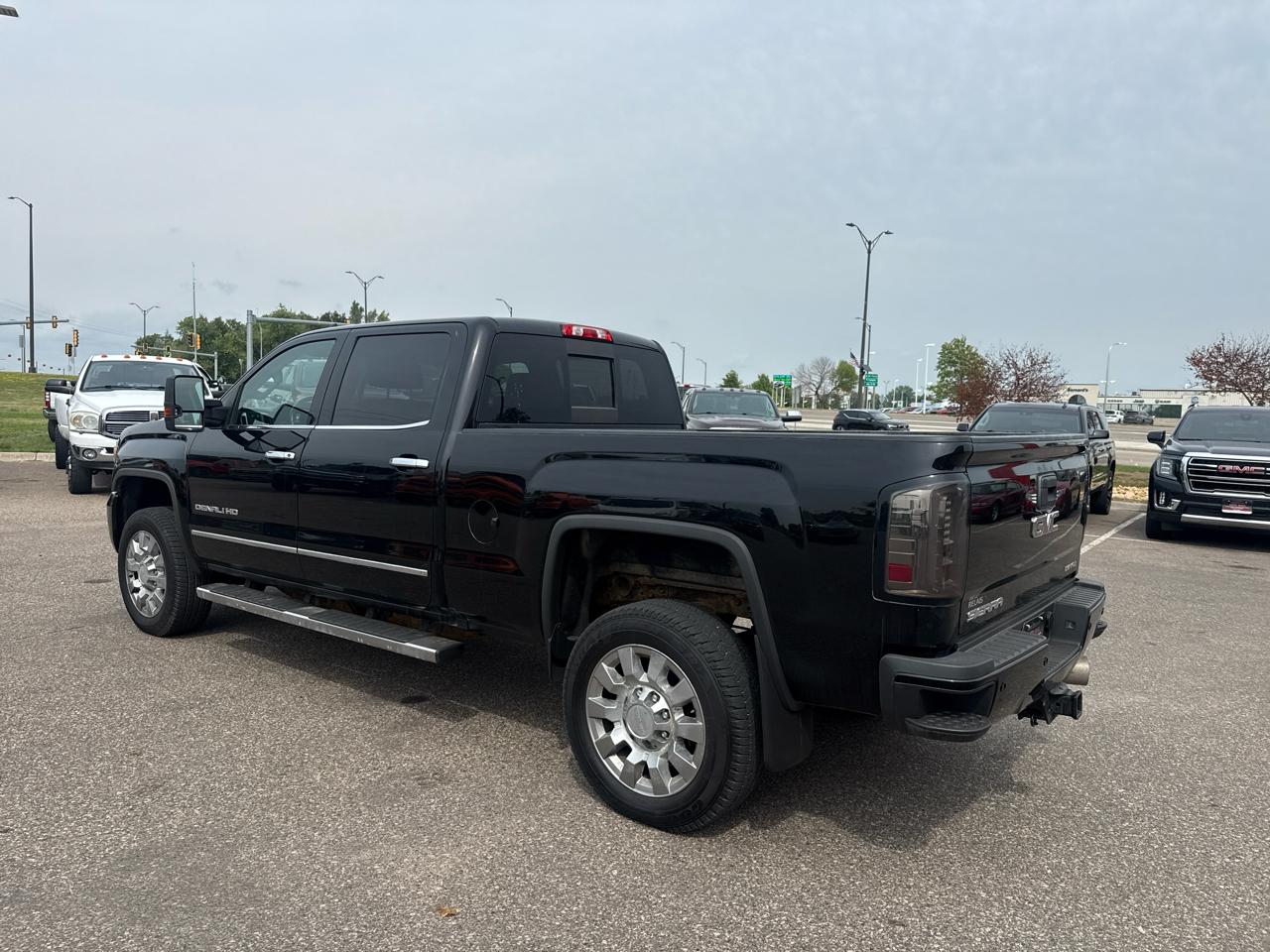 GMC Sierra 2500HD Denali Crew Cab 4WD 2017