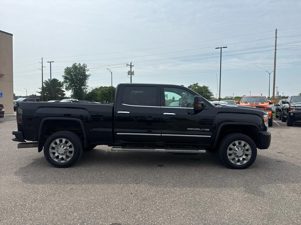 GMC Sierra 2500HD Denali Crew Cab 4WD 2017