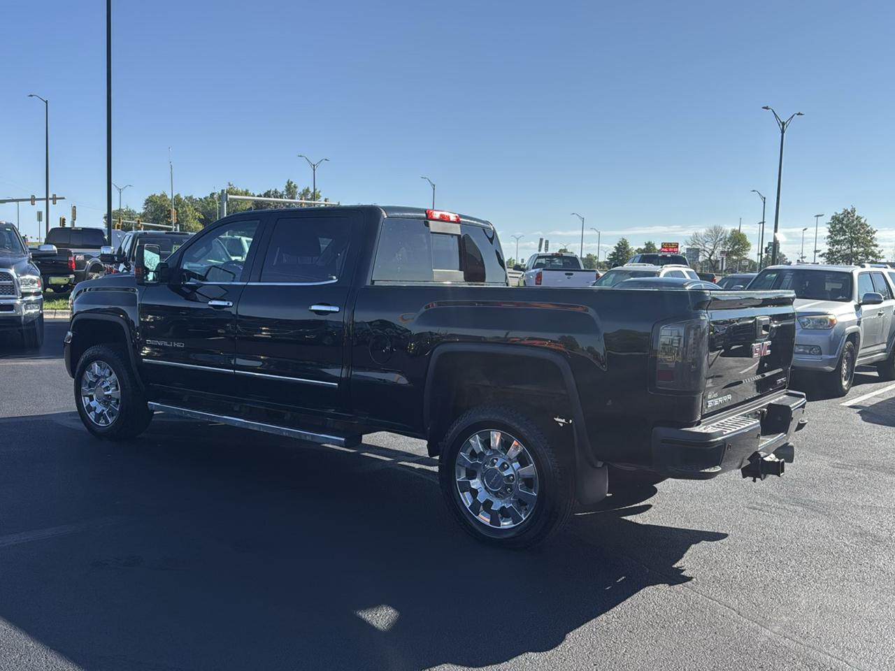 GMC Sierra 2500HD Denali Crew Cab 4WD 2017