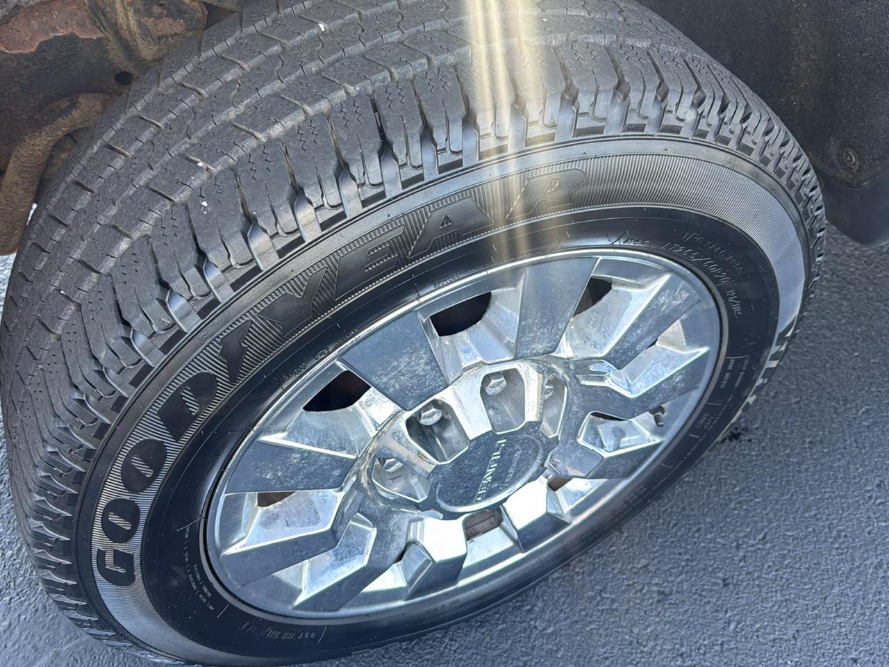 GMC Sierra 2500HD Denali Crew Cab 4WD 2017