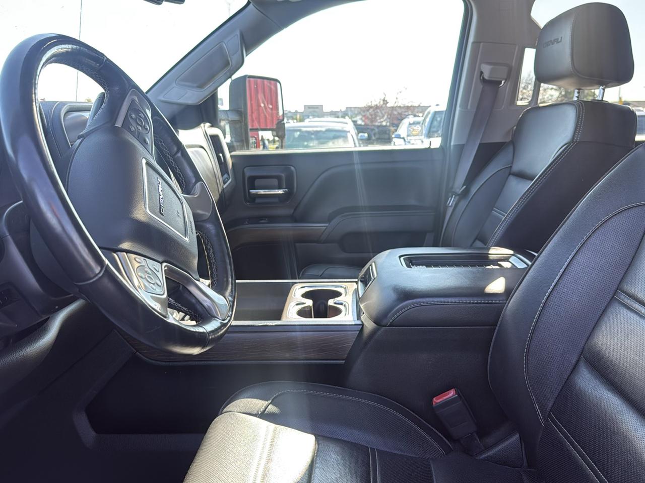 GMC Sierra 2500HD Denali Crew Cab 4WD 2017