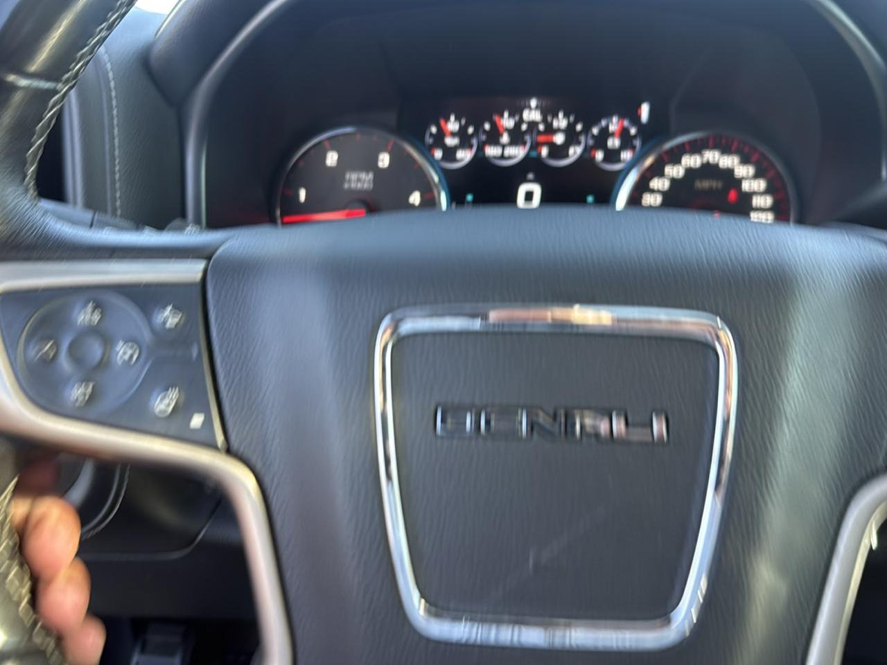 GMC Sierra 2500HD Denali Crew Cab 4WD 2017