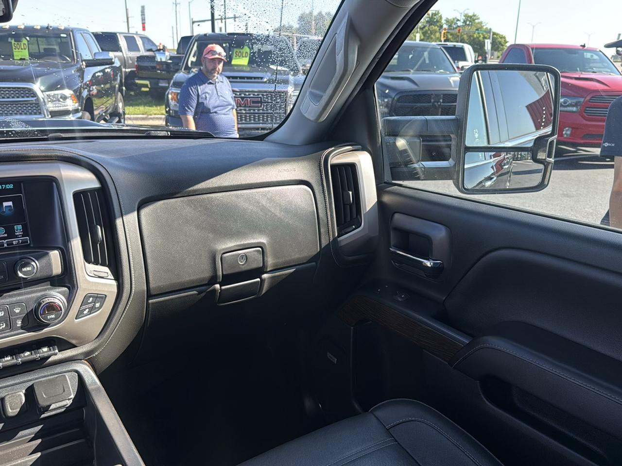 GMC Sierra 2500HD Denali Crew Cab 4WD 2017