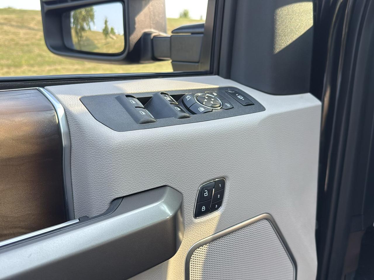 Ford F-350 SD Limited Crew Cab 4WD 2018