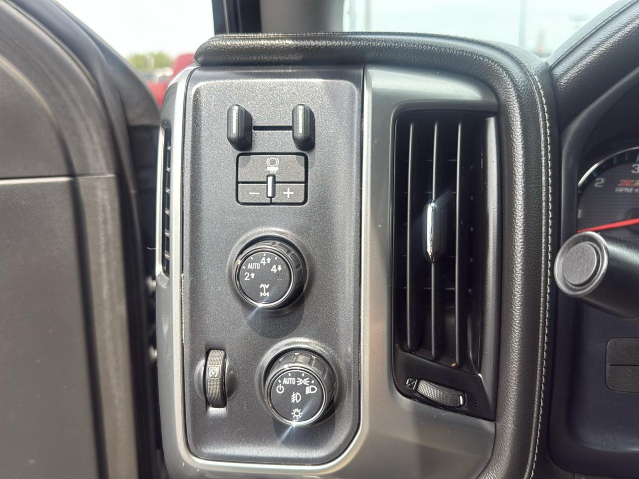Chevrolet Silverado 1500 LTZ Crew Cab 4WD 2015