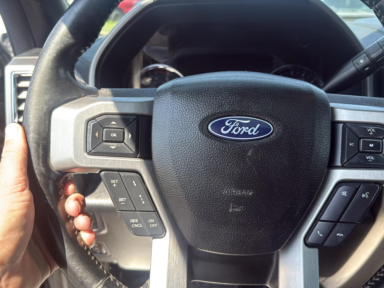 Ford F-350 SD Lariat Crew Cab SWB 4WD 2017