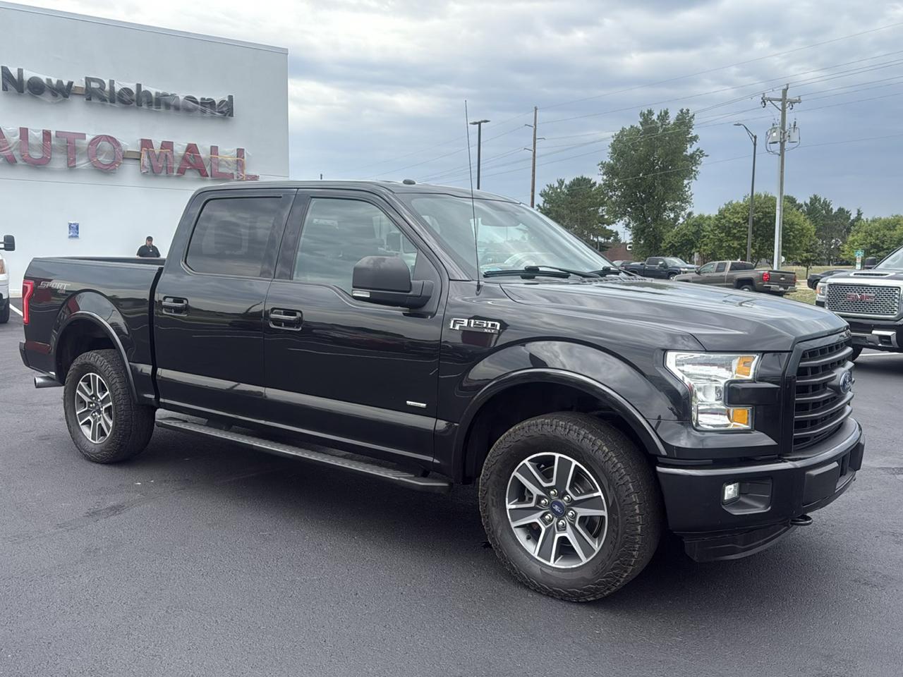 Ford F-150 XL SuperCrew 5.5-ft. Bed 4WD 2015