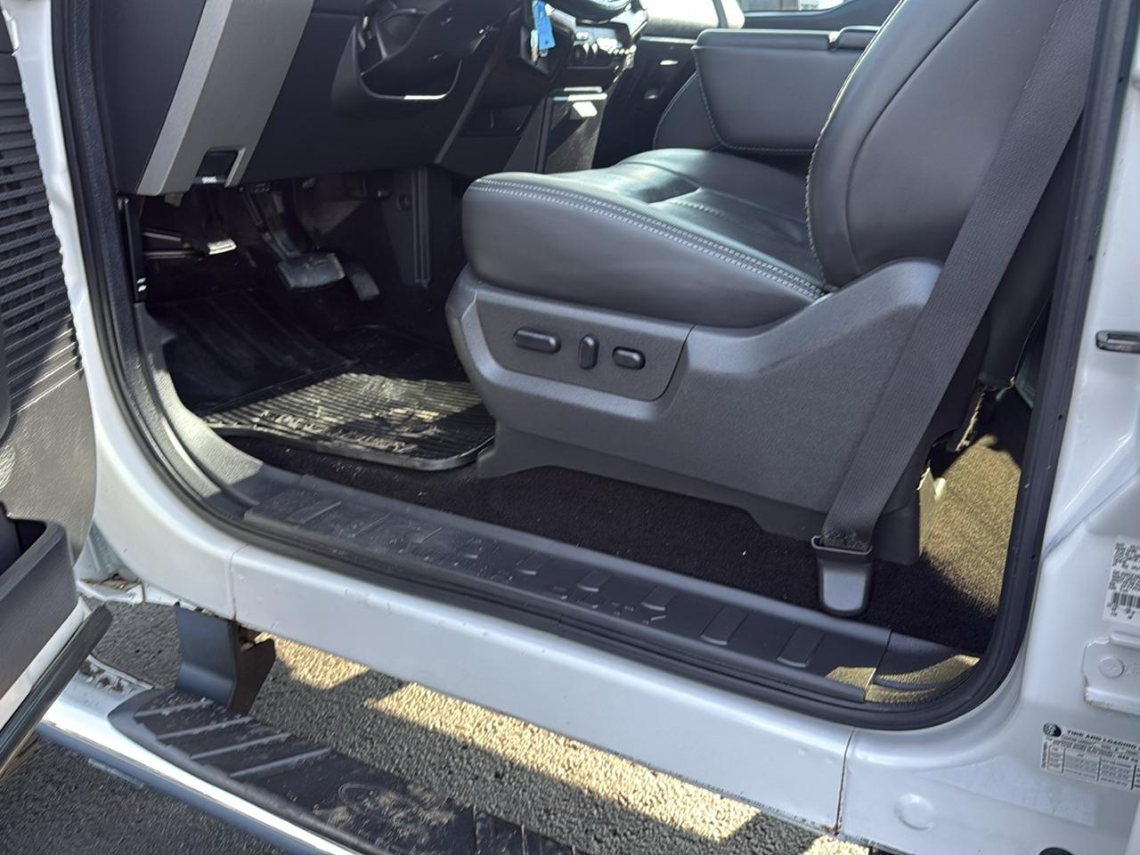 Ford F-250 SD Lariat Crew Cab 4WD 2011