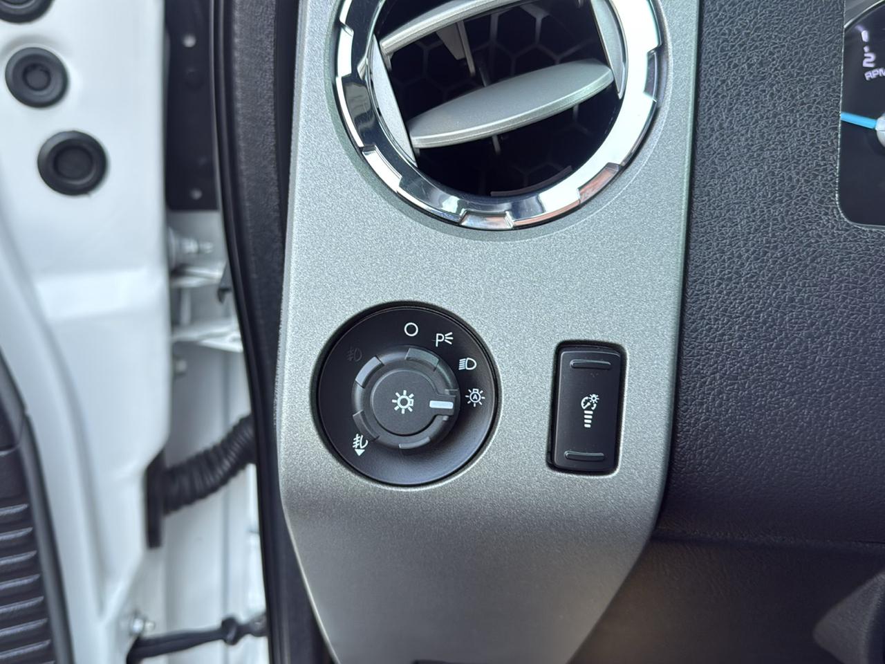 Ford F-250 SD Lariat Crew Cab 4WD 2011