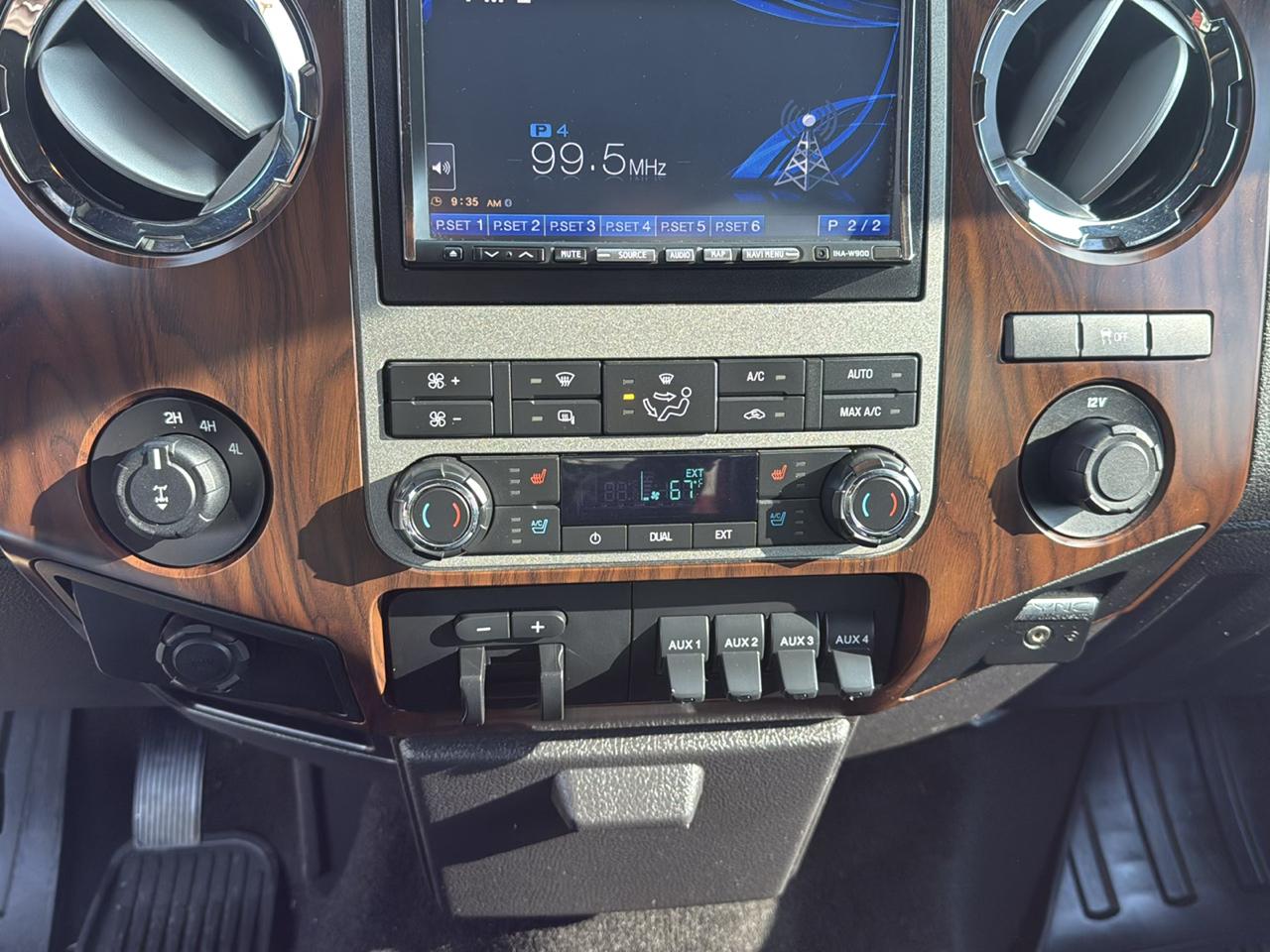 Ford F-250 SD Lariat Crew Cab 4WD 2011