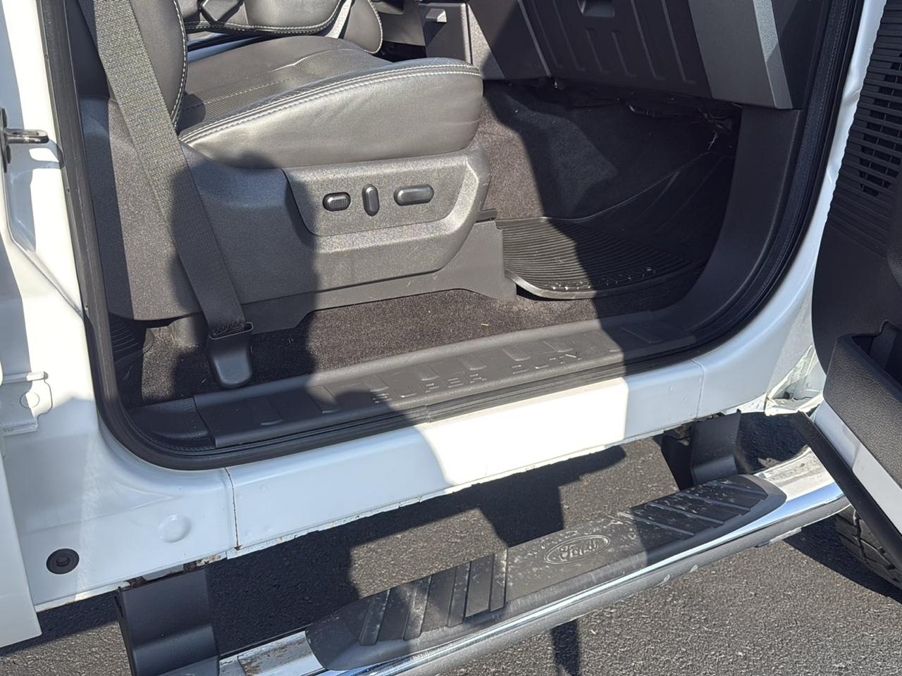 Ford F-250 SD Lariat Crew Cab 4WD 2011