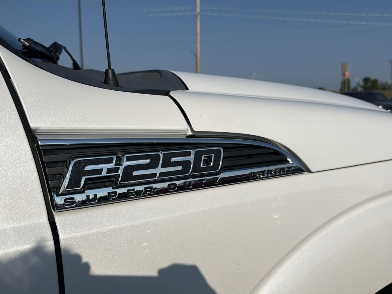 Ford F-250 SD Lariat Crew Cab 4WD 2011