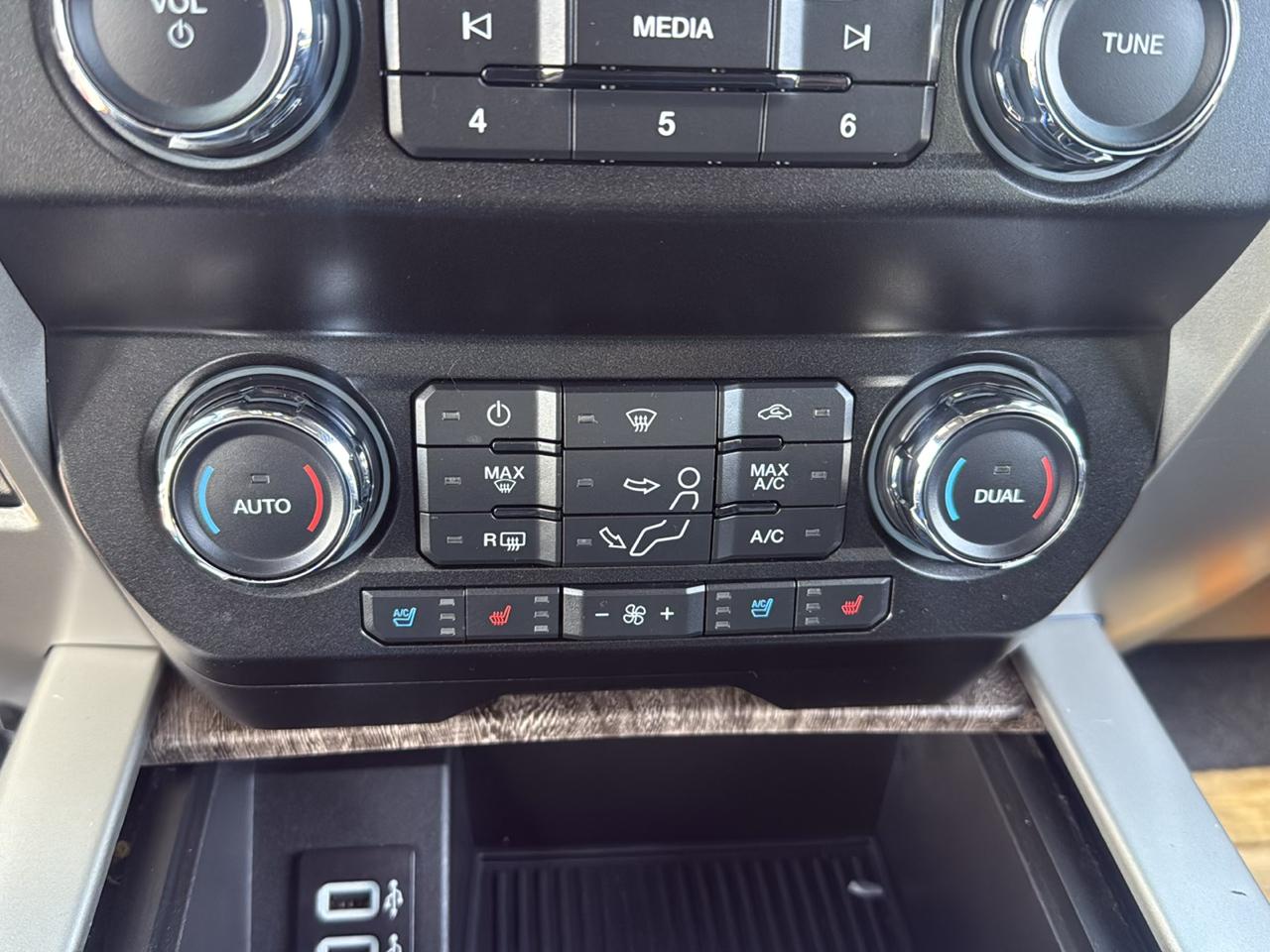 Ford F-350 SD Lariat Crew Cab 4WD 2019