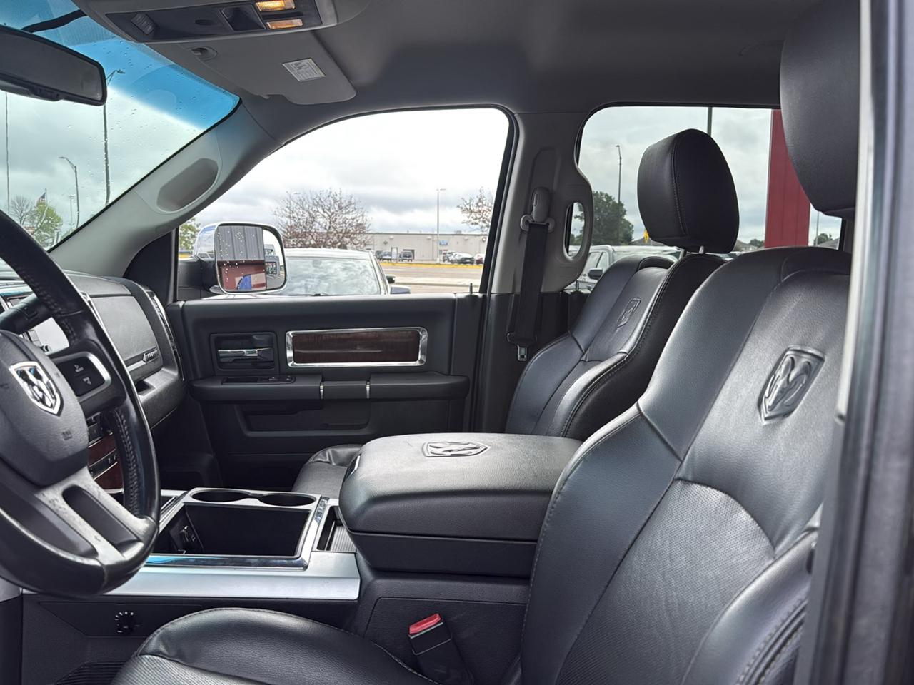 RAM 3500 Laramie Crew Cab 4WD 2011