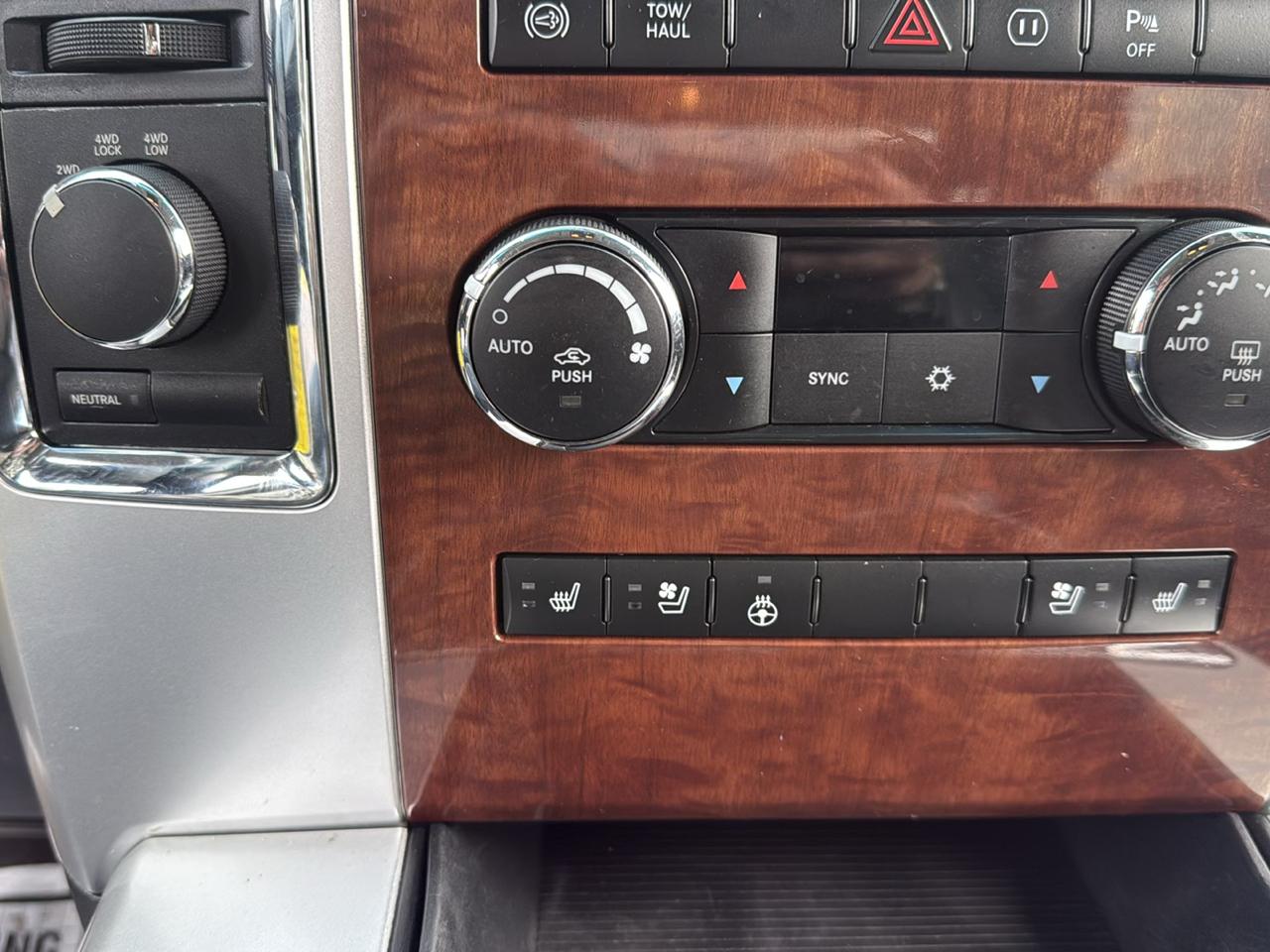RAM 3500 Laramie Crew Cab 4WD 2011