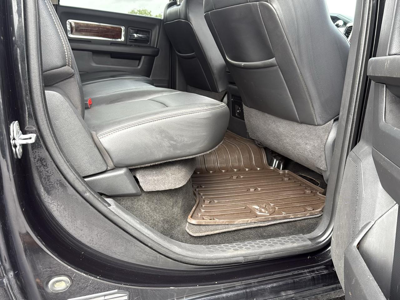RAM 3500 Laramie Crew Cab 4WD 2011
