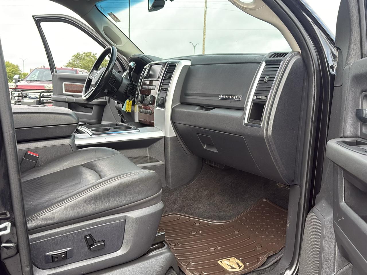 RAM 3500 Laramie Crew Cab 4WD 2011