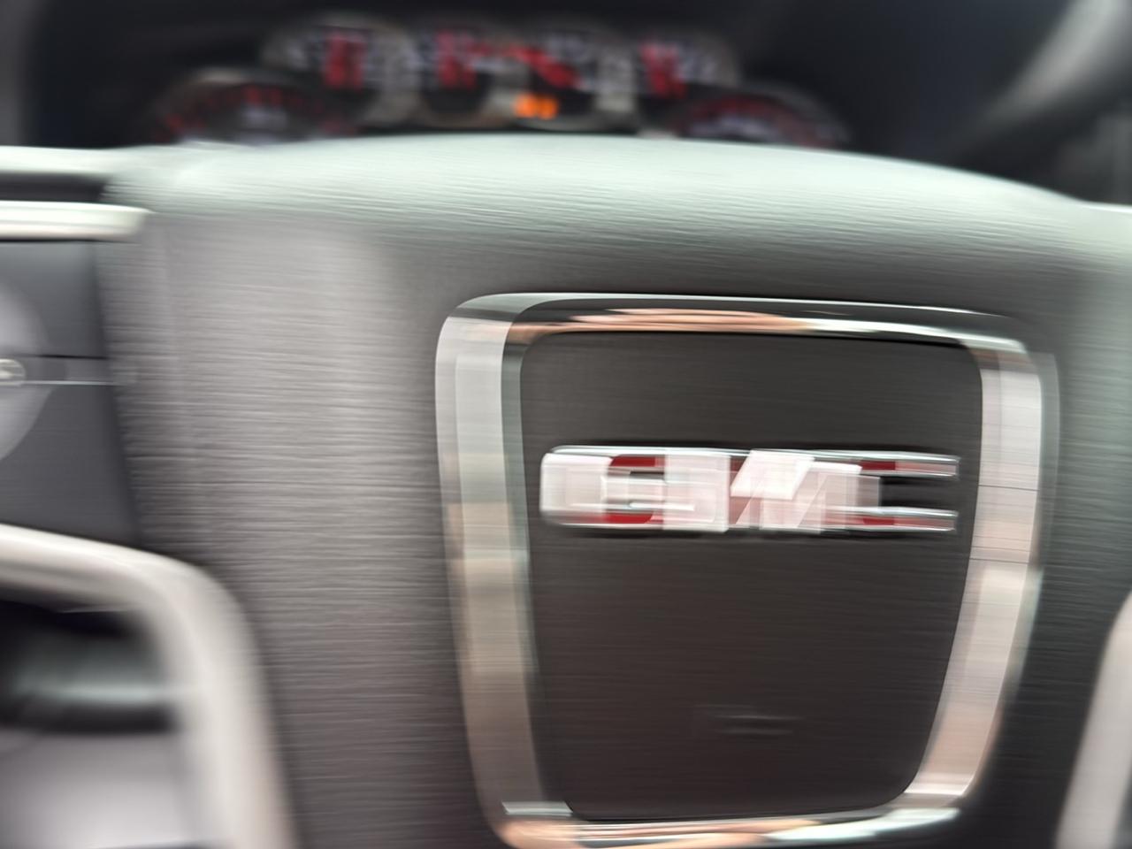GMC Sierra 2500HD SLE Crew Cab 4WD 2015