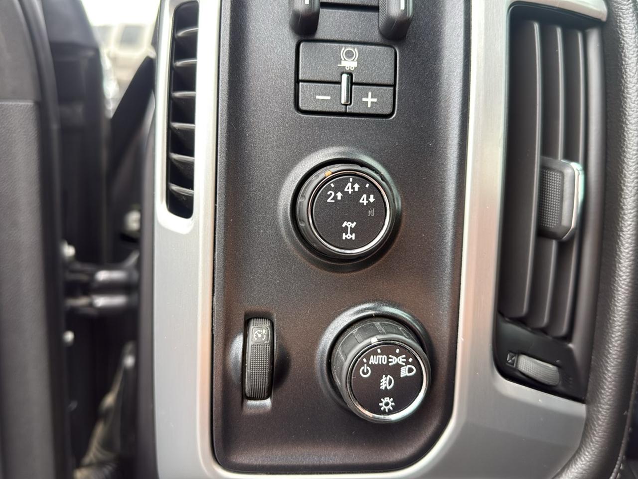 GMC Sierra 2500HD SLE Crew Cab 4WD 2015