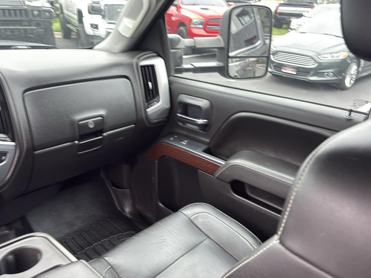 GMC Sierra 2500HD SLE Crew Cab 4WD 2015