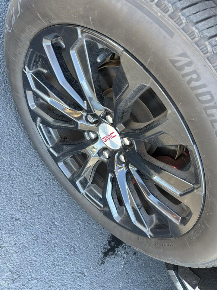 GMC Yukon Denali 4WD 2021