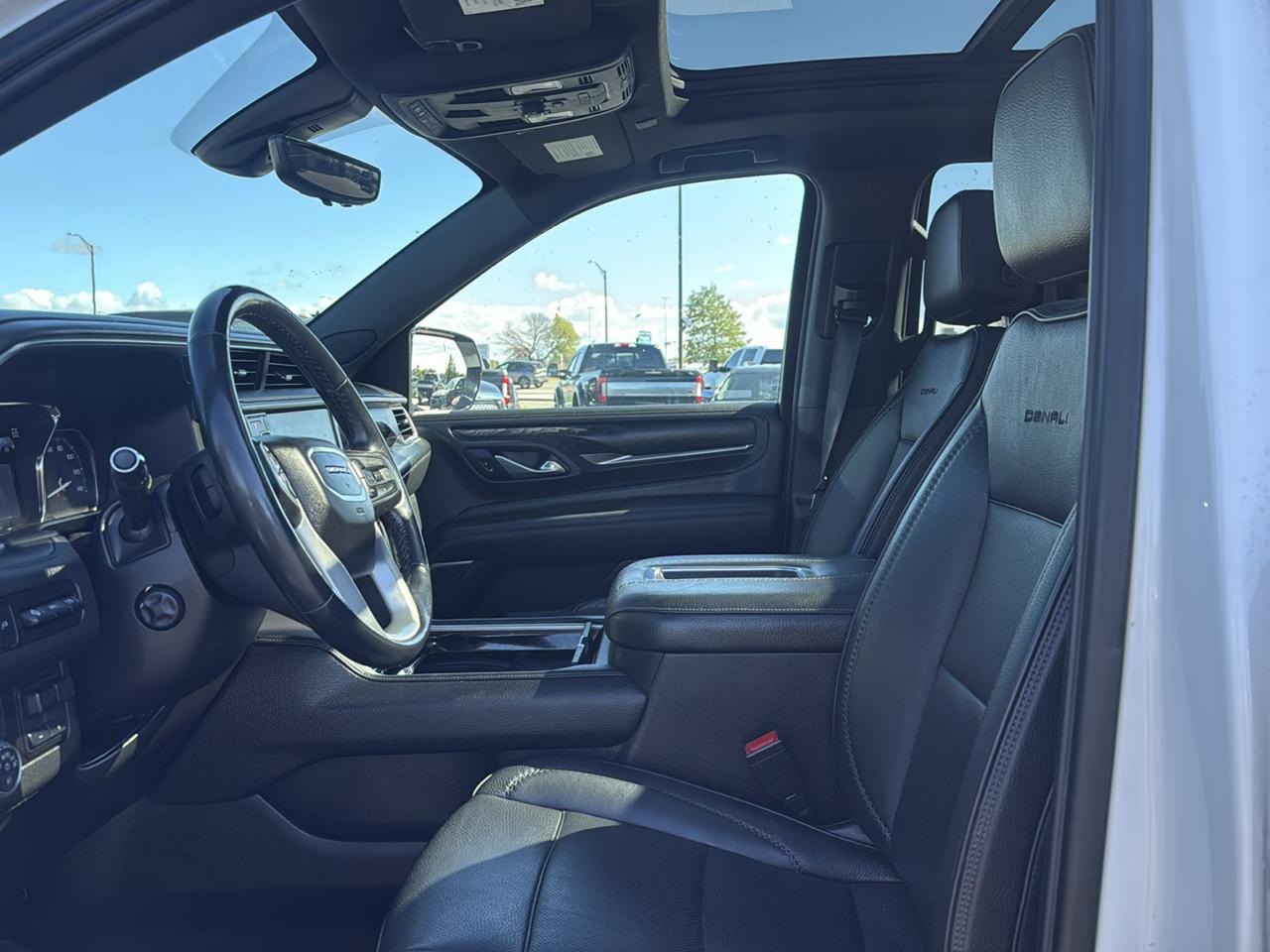 GMC Yukon Denali 4WD 2021