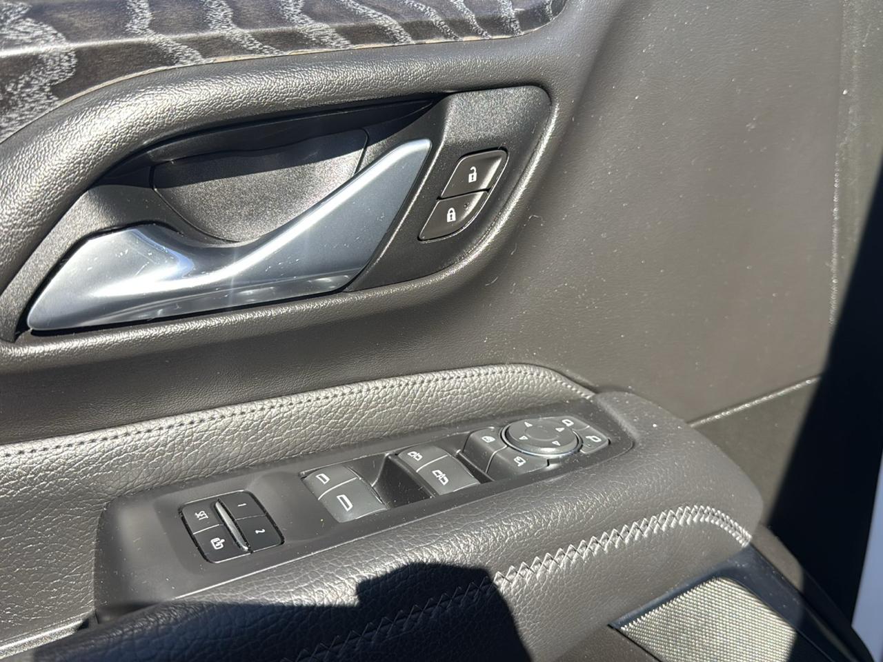 GMC Yukon Denali 4WD 2021