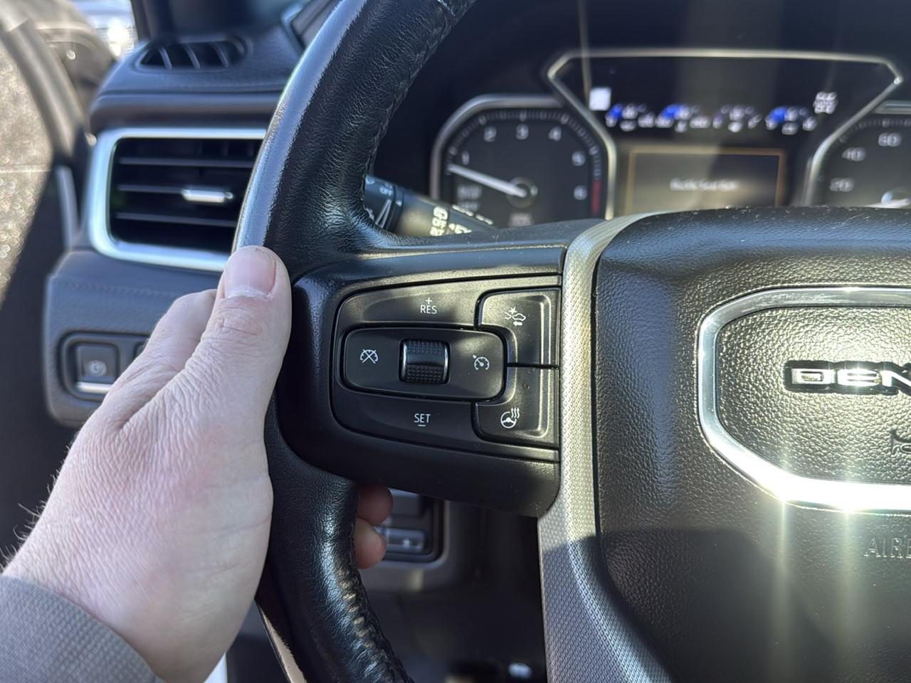 GMC Yukon Denali 4WD 2021
