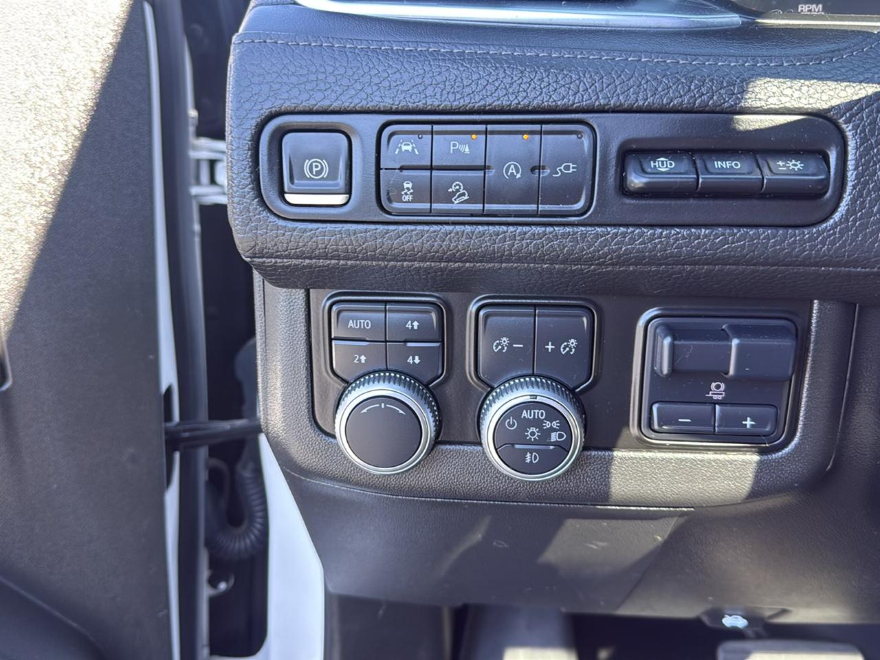 GMC Yukon Denali 4WD 2021