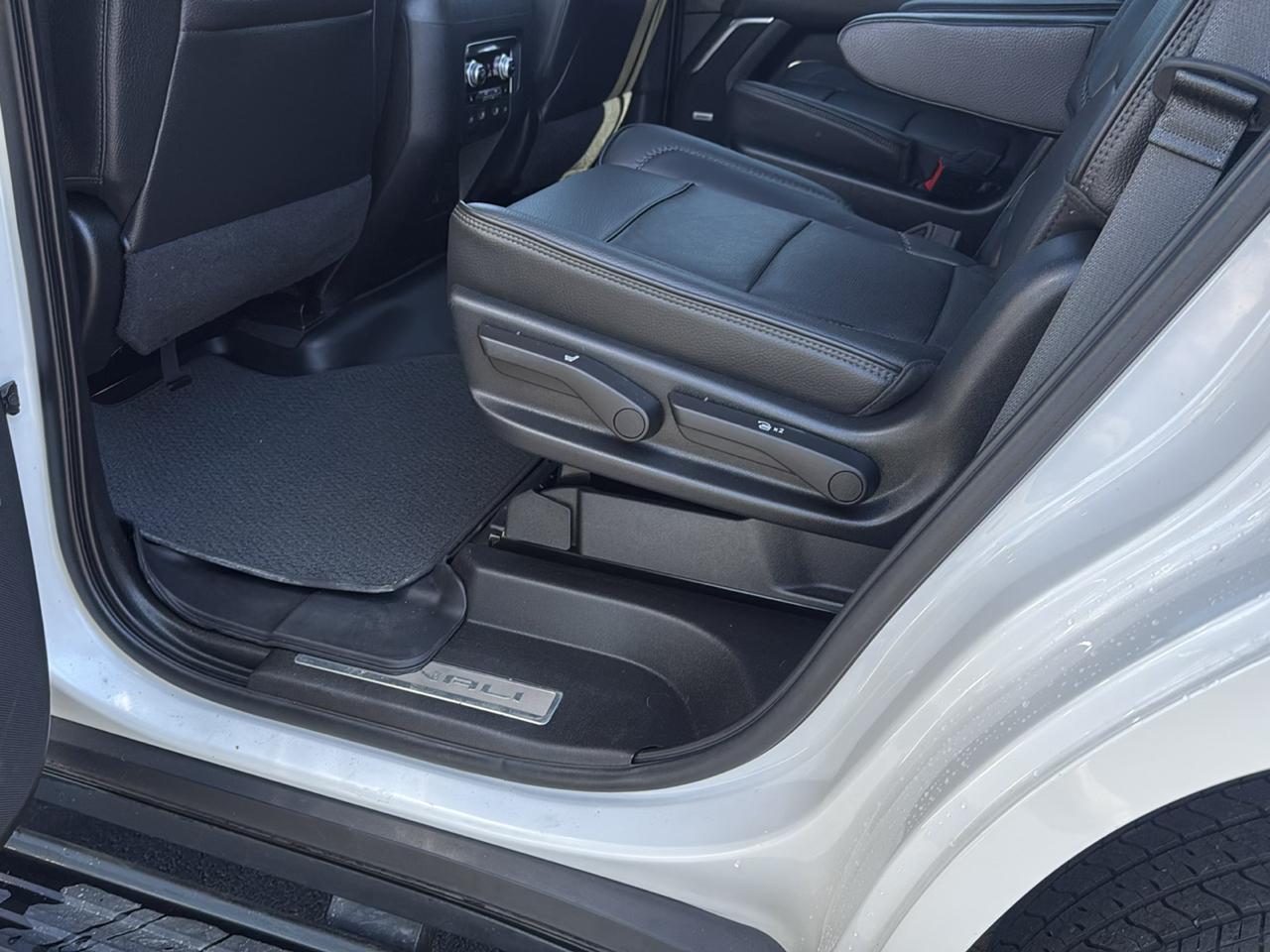 GMC Yukon Denali 4WD 2021