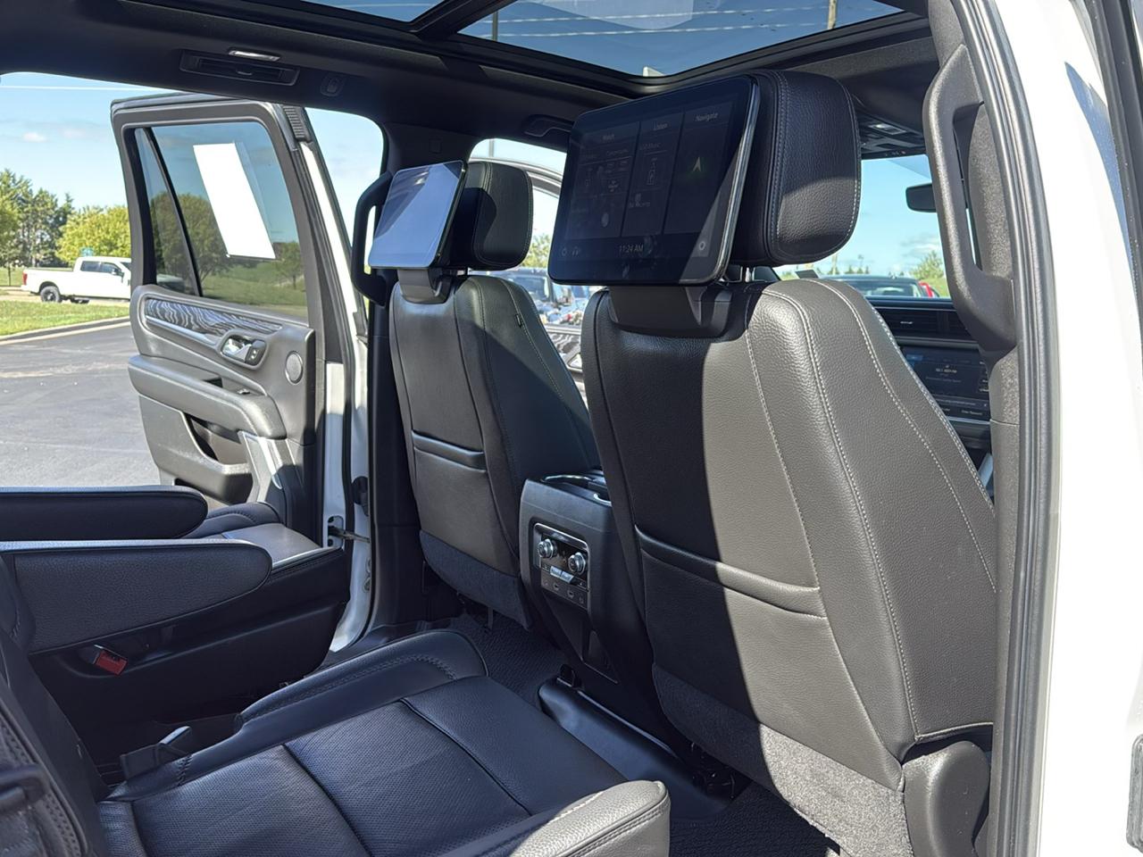 GMC Yukon Denali 4WD 2021