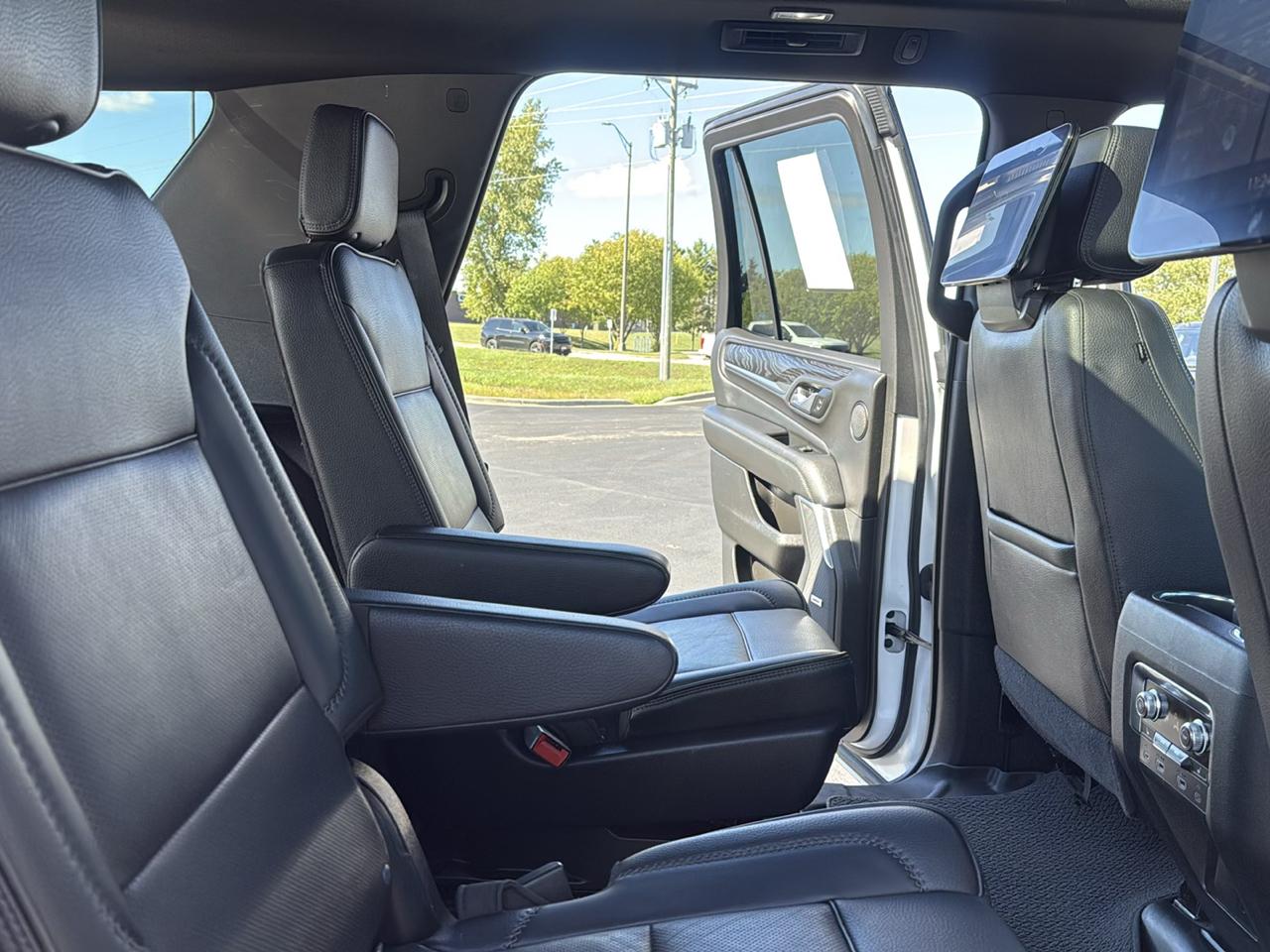 GMC Yukon Denali 4WD 2021