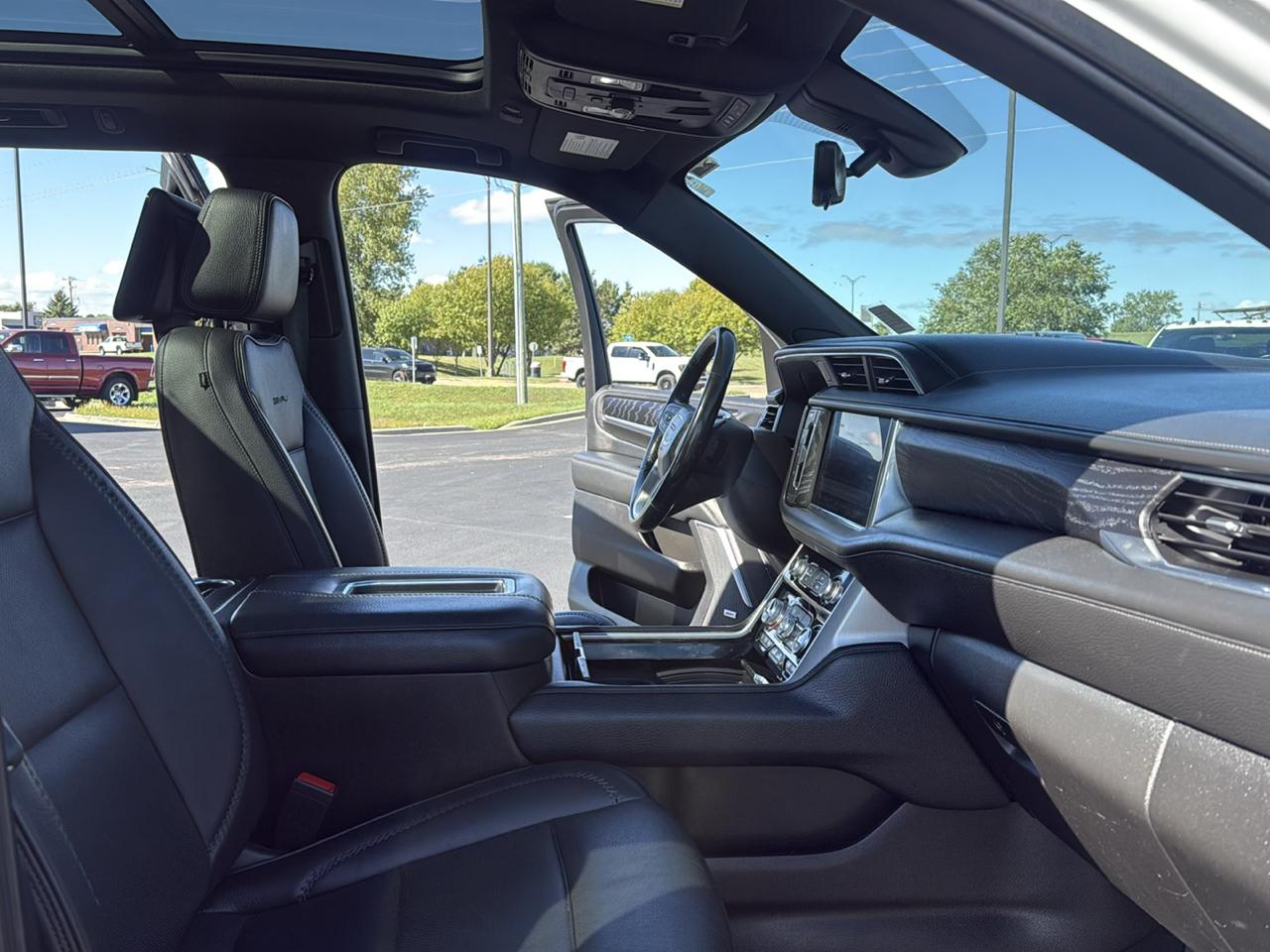 GMC Yukon Denali 4WD 2021