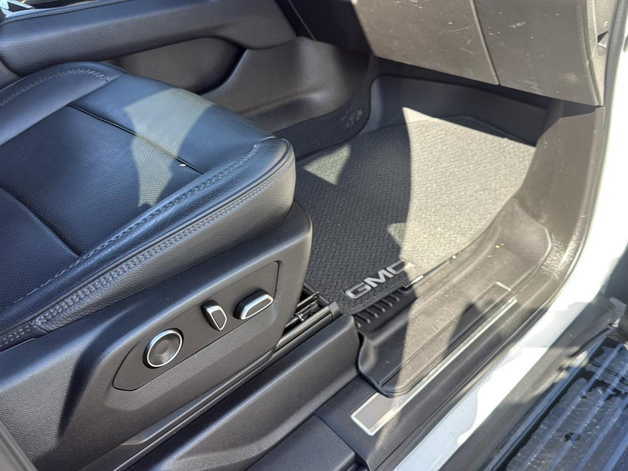GMC Yukon Denali 4WD 2021