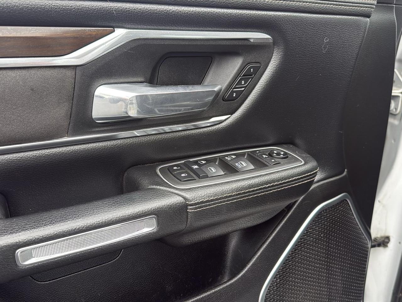 RAM 1500 Laramie Crew Cab SWB 4WD 2021