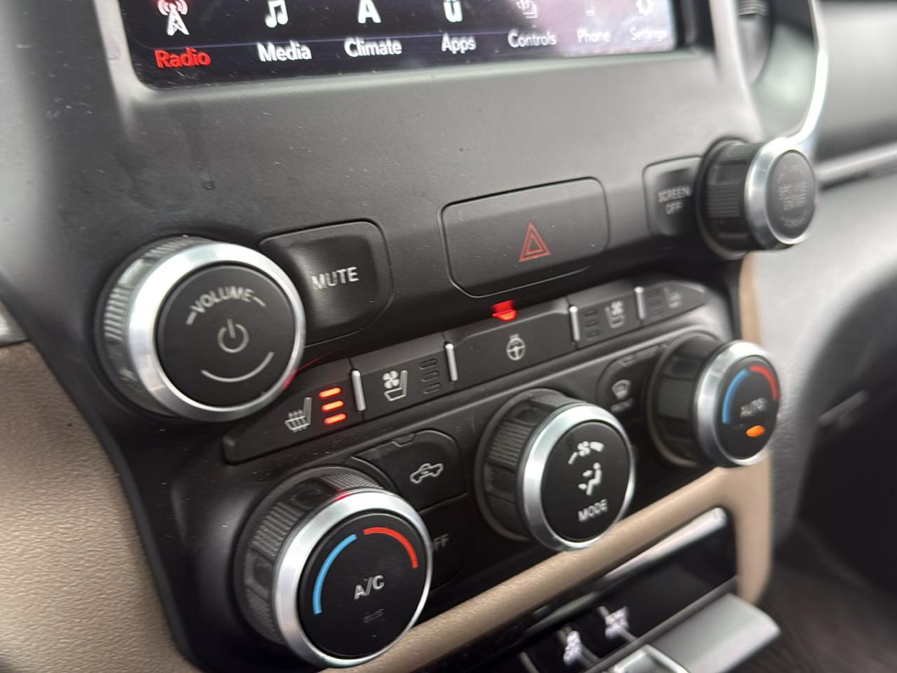RAM 1500 Laramie Crew Cab SWB 4WD 2021