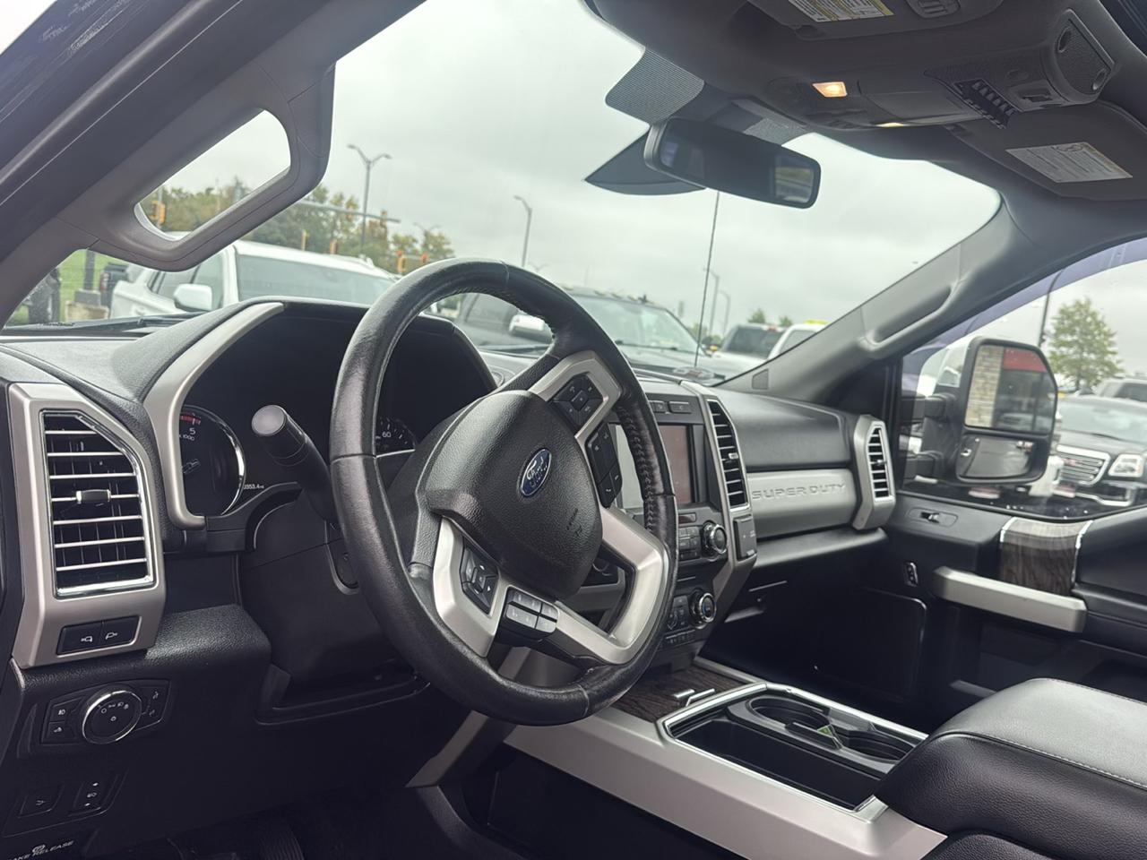 Ford F-250 SD Lariat Crew Cab 4WD 2017