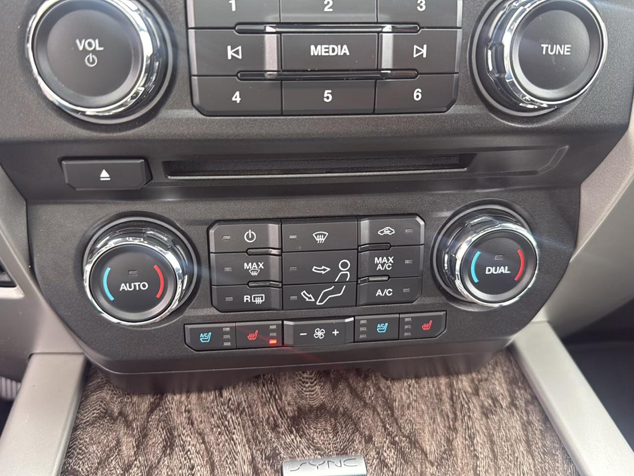 Ford F-250 SD Lariat Crew Cab 4WD 2017