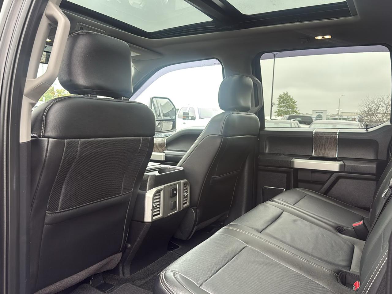 Ford F-250 SD Lariat Crew Cab 4WD 2017