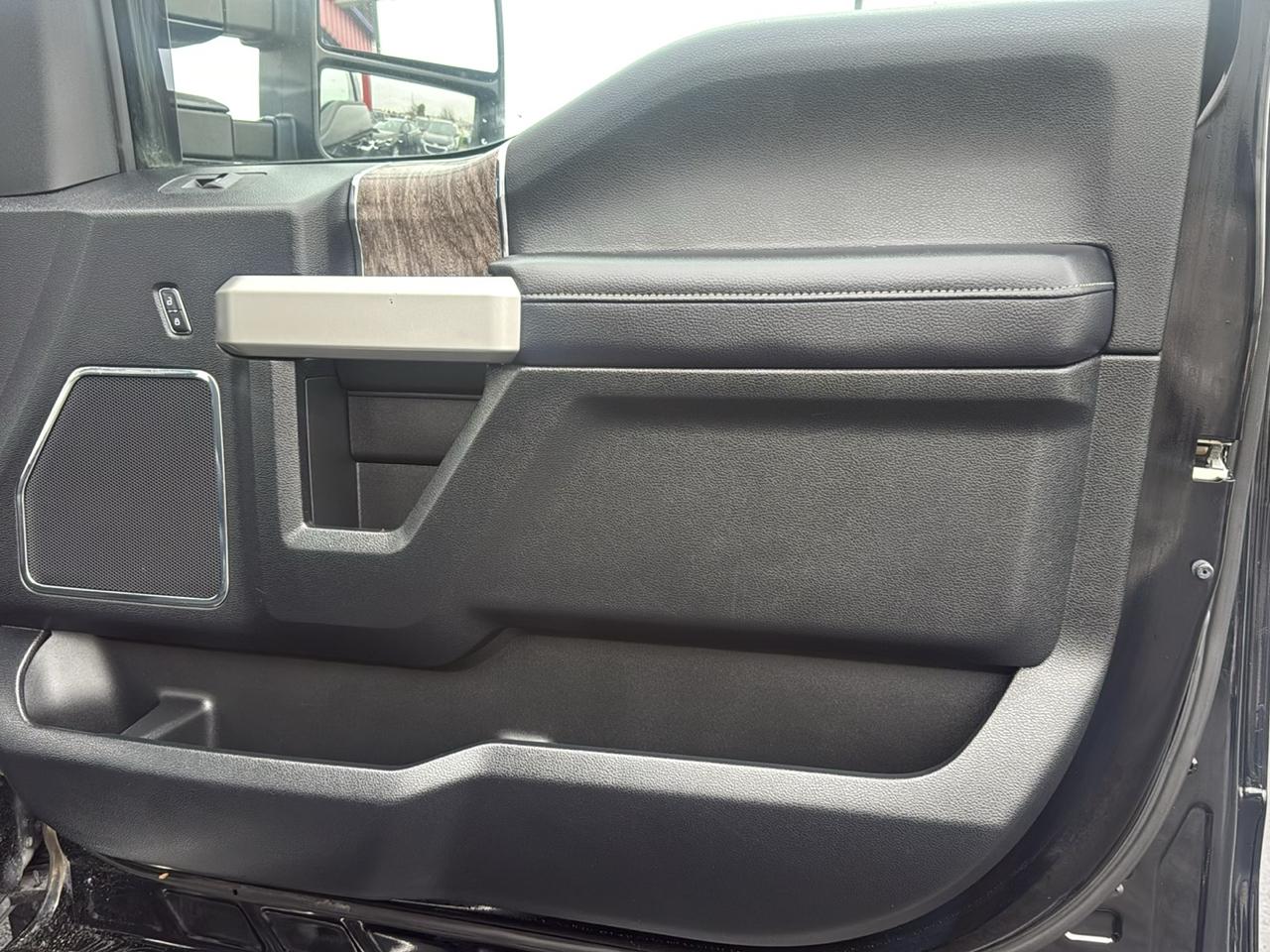 Ford F-250 SD Lariat Crew Cab 4WD 2017