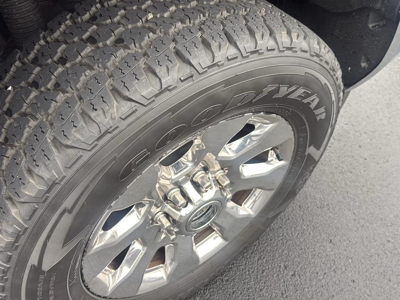 Ford F-250 SD Lariat Crew Cab 4WD 2017