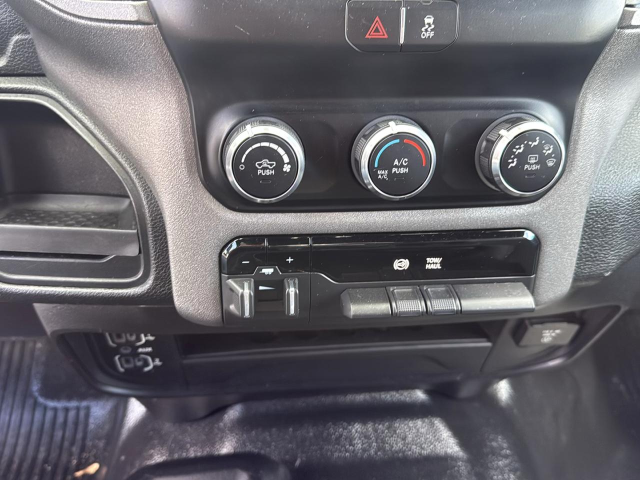 RAM 2500 Tradesman Crew Cab 4WD 2021