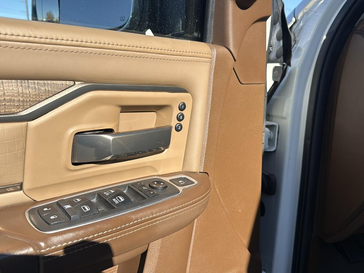 RAM 3500 Longhorn 4x4 Crew Cab 8' Box 2021
