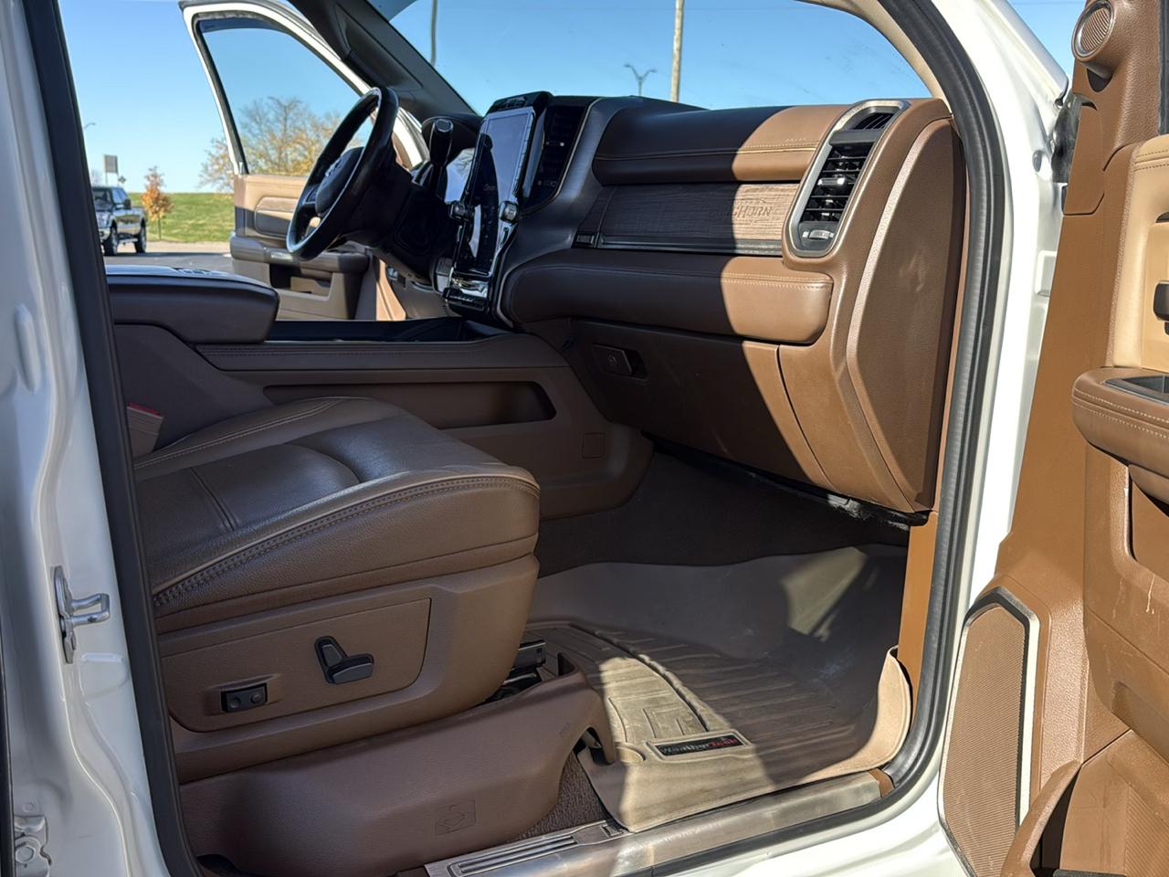 RAM 3500 Longhorn 4x4 Crew Cab 8' Box 2021