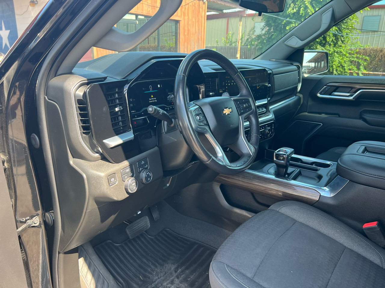 2022 Chevrolet Silverado 1500 LT photo 4