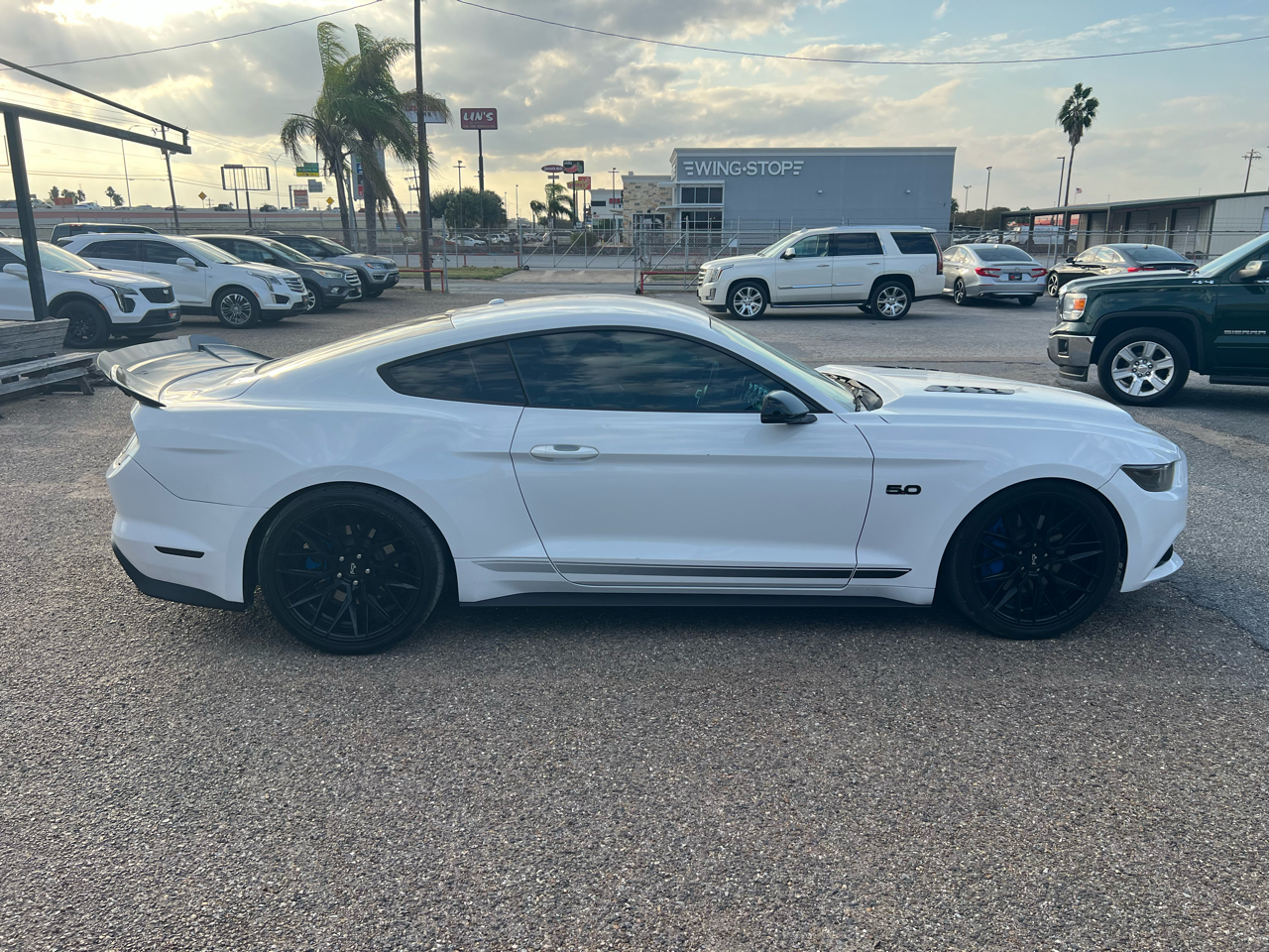 2017 Ford Mustang GT Premium photo 4