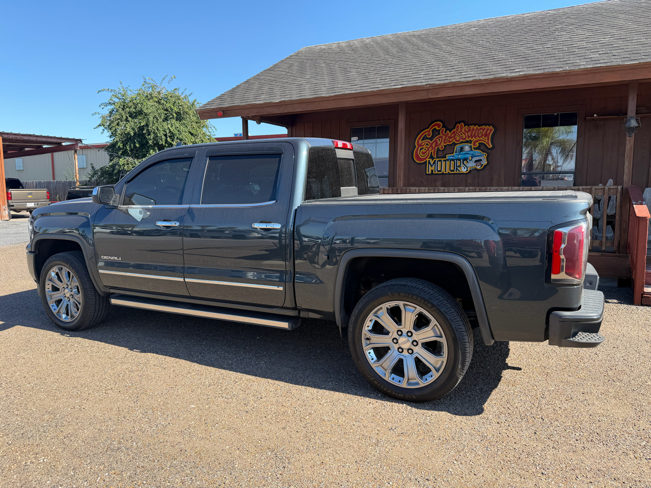 GMC Sierra 1500 Denali Crew Cab Short Box 4WD 2017