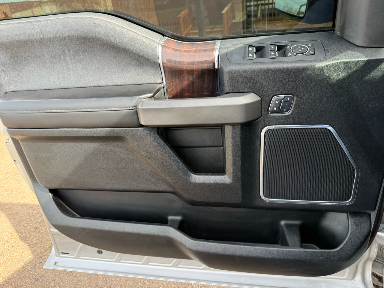 Ford F-150 Platinum SuperCrew 5.5-ft. Bed 4WD 2015