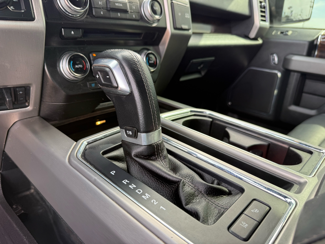 Ford F-150 Platinum SuperCrew 5.5-ft. Bed 4WD 2015