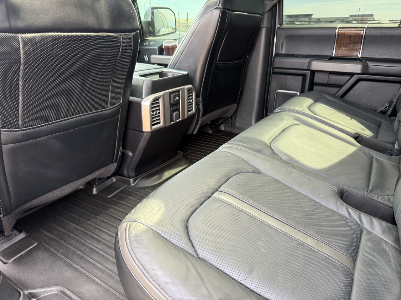 Ford F-150 Platinum SuperCrew 5.5-ft. Bed 4WD 2015